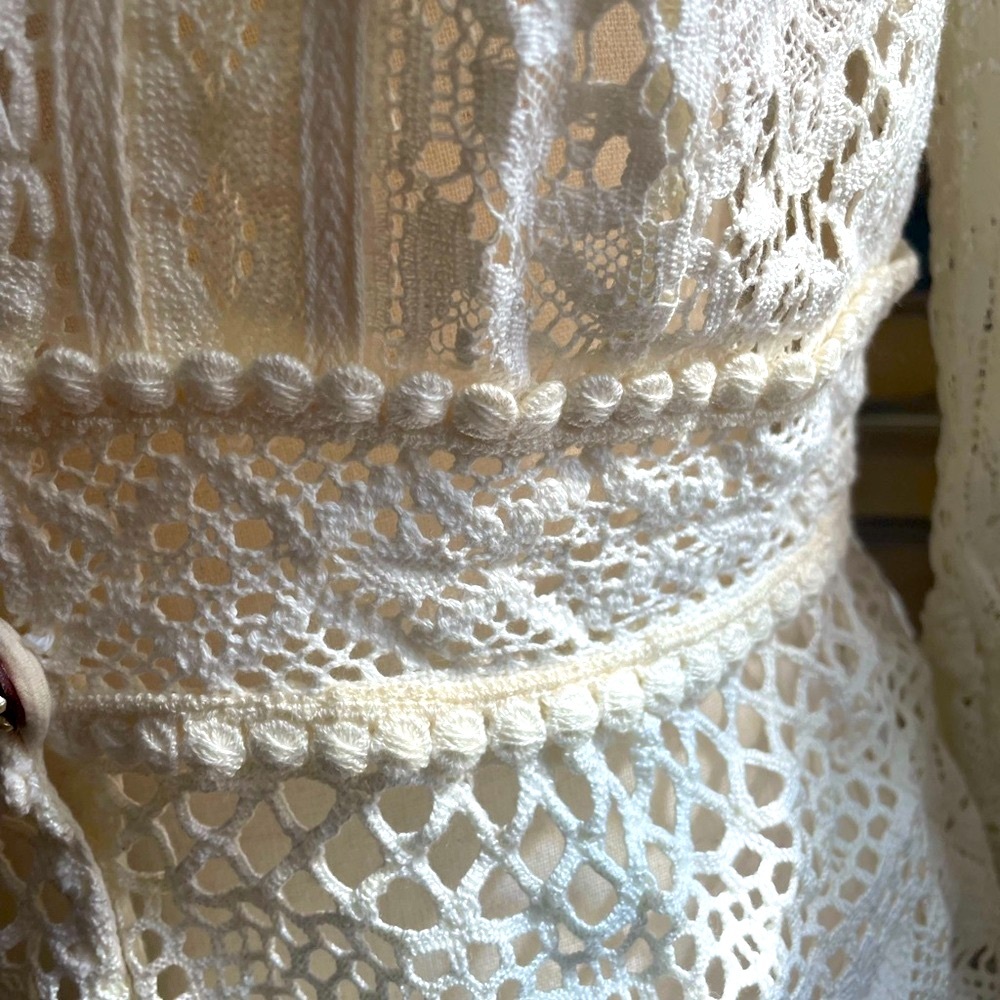 NANETTE LEPORE Anthropologie Ivory Crochet LACE FRINGE Bell Sleeve BOHO Top S - Picture 5 of 11